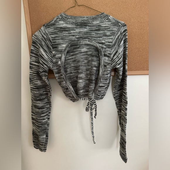 Edikted Medina Open-Back Sweater - Picture 4 of 7